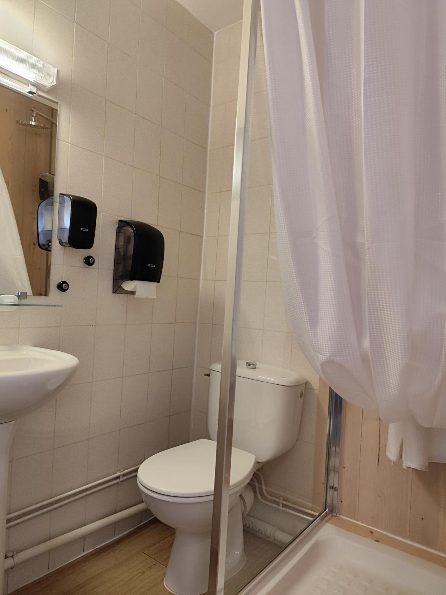 Hotel De La Place 3*