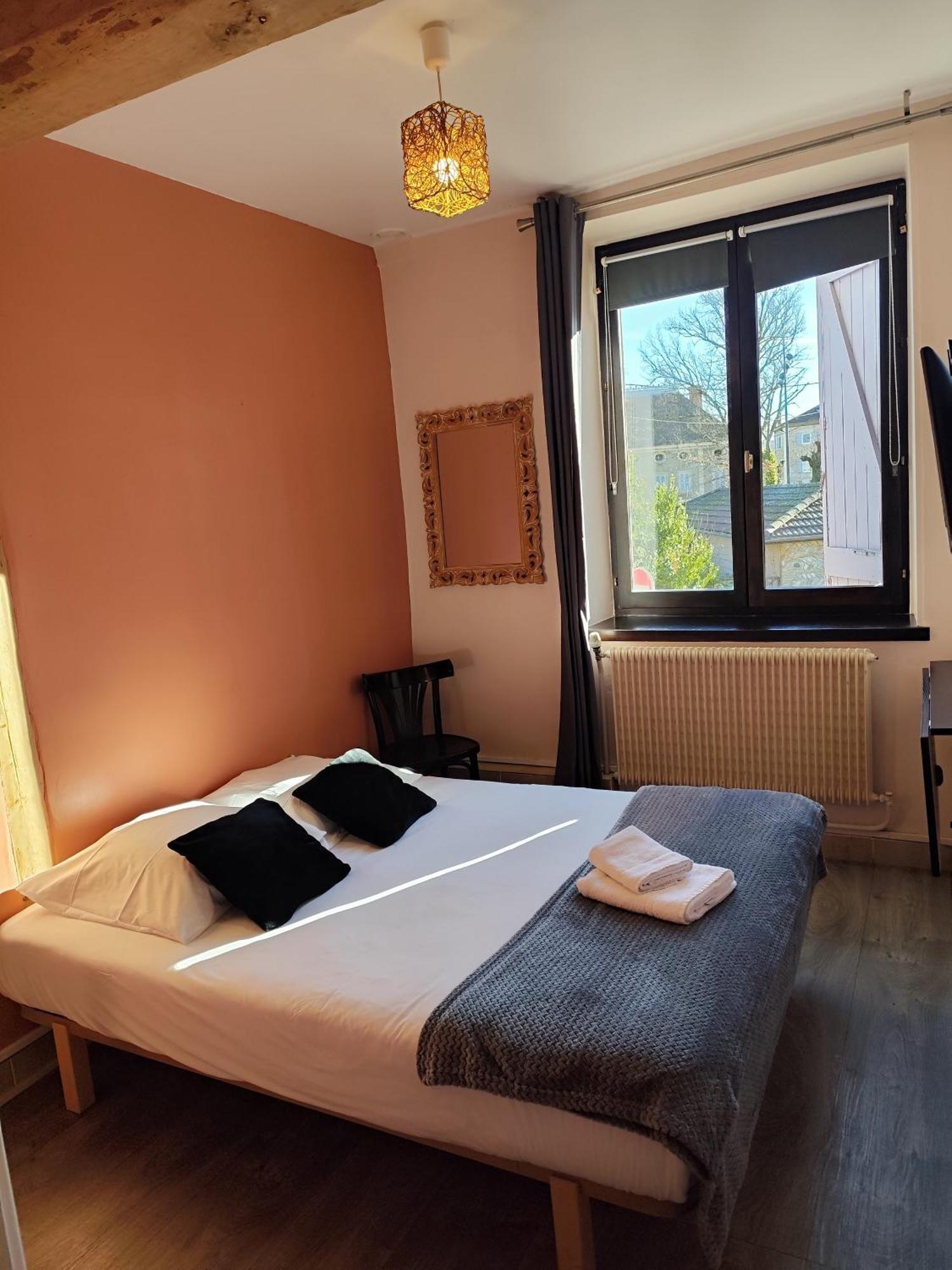 De La Place Hotel Loyettes